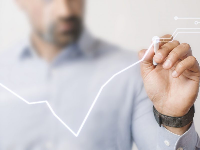 man-giving-business-presentation-using-futuristic-digital-pen (1)